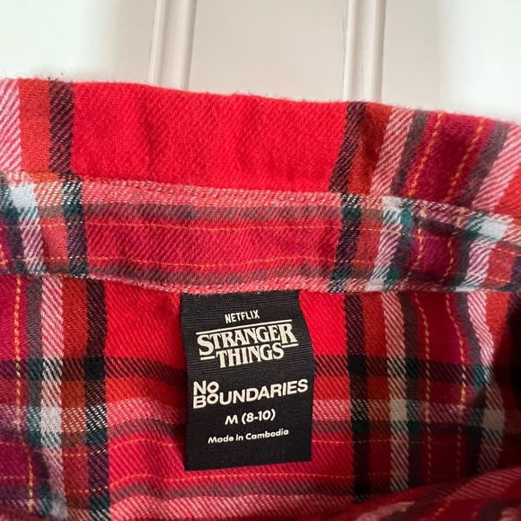 Stranger Things Women's M 8-10 Red Plaid Crop WSQK Shirt - Picture 5 of 12
